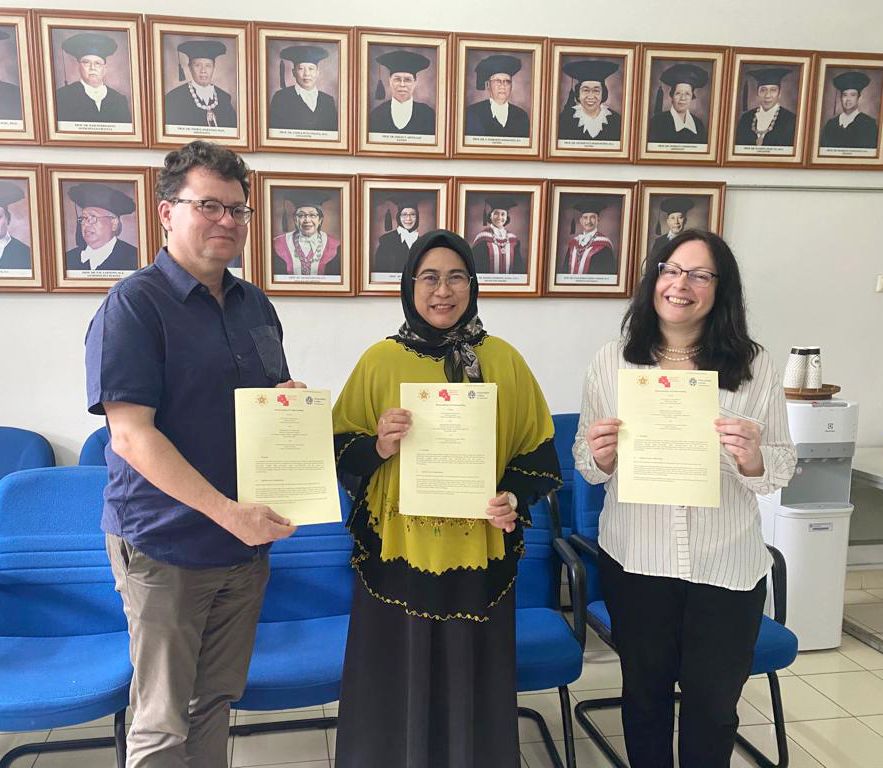 Signing the MoU with Universitas Gadjah Mada (UGM) for a double degree MA programme in “Critical Heritage Studies of Asia and Europe” 